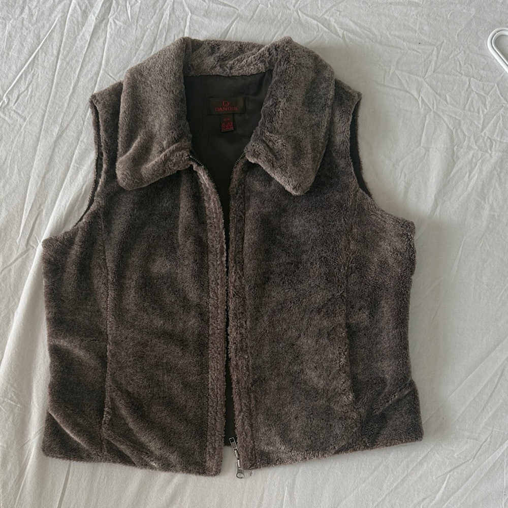 Danier Vest Chocolate Brown Faux Fur Vest Women’s Size Medium